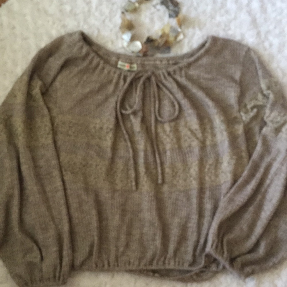 Adjustable neck tie— peasant style top - Picture 4 of 8